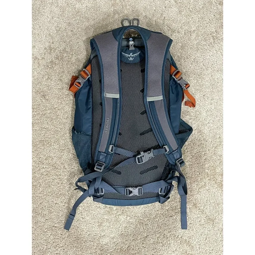 Osprey Daylite Lightweight Backpack H2O Hydration Ready Pack Hiking Camping GUC